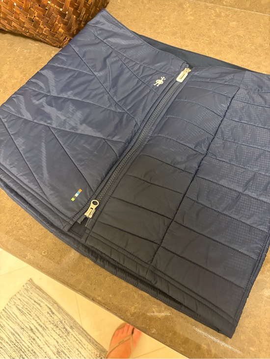Smartwool Dresses & Skirts - Smartwool Navy Quilted Packable skirt with Subtle Logo